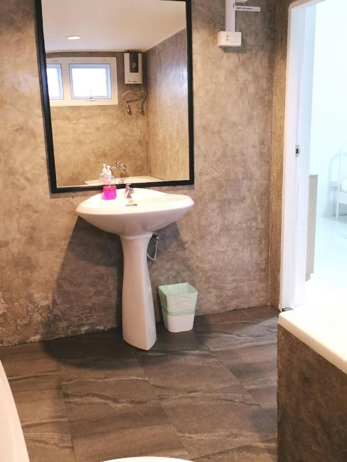 Room79 Phuket Dış mekan fotoğraf